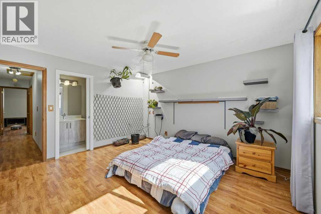 Single Family House 4 Level for Sale in  Macewan Meadow Way NW MacEwan Glen Calgary 