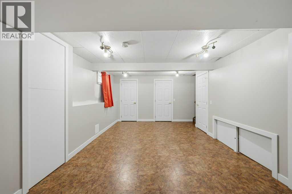 Single Family House 4 Level for Sale in  Macewan Meadow Way NW MacEwan Glen Calgary 