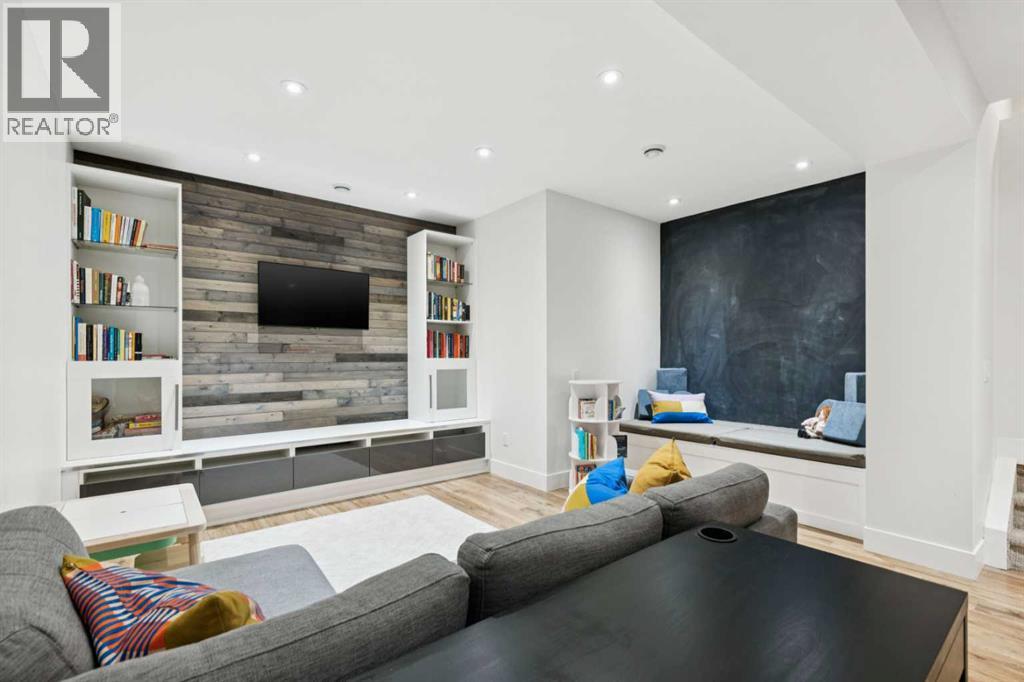 Single Family House for Sale in   Avenue NW Montgomery Calgary 