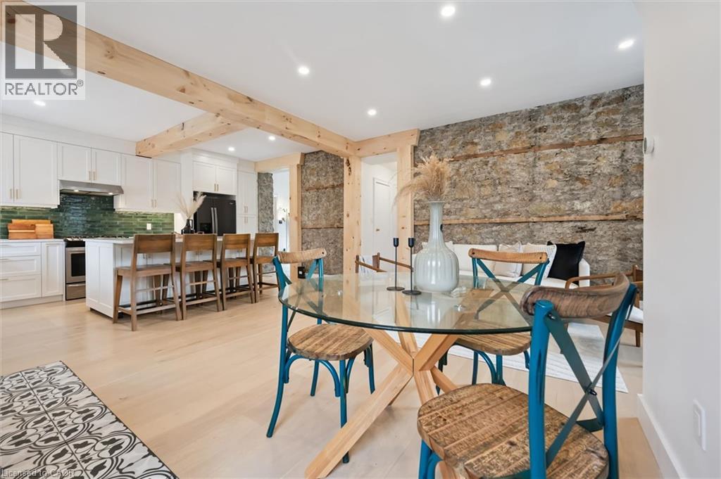 200 E ST GEORGE Street E