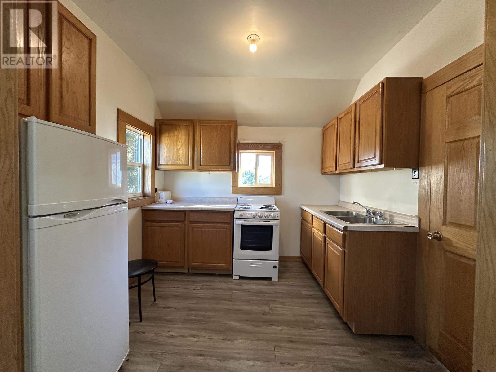 314 FIRST ST E - 12