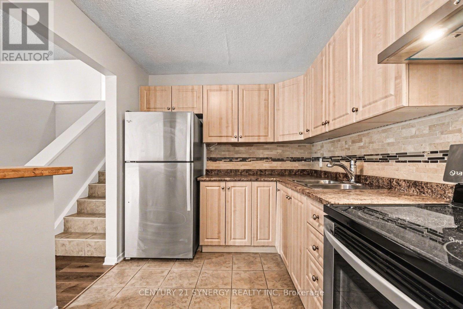 #10 776 ST JEAN STREET - 17