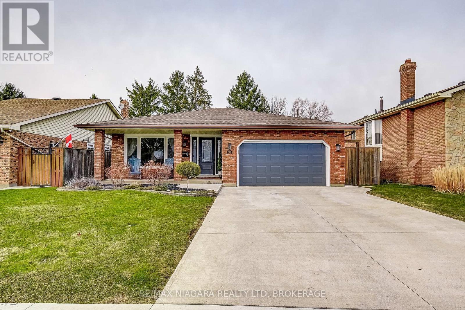 104 WHITEOAK CRESCENT - 1