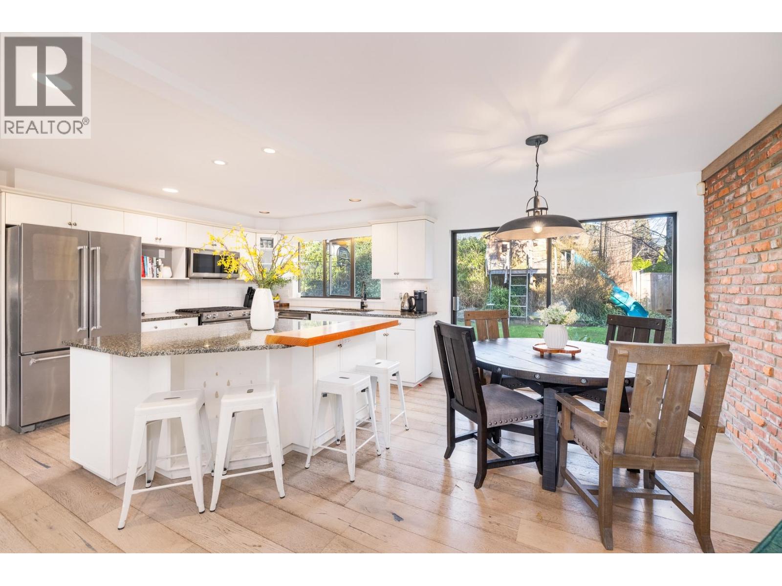 4198 SUNSET BOULEVARD, North Vancouver