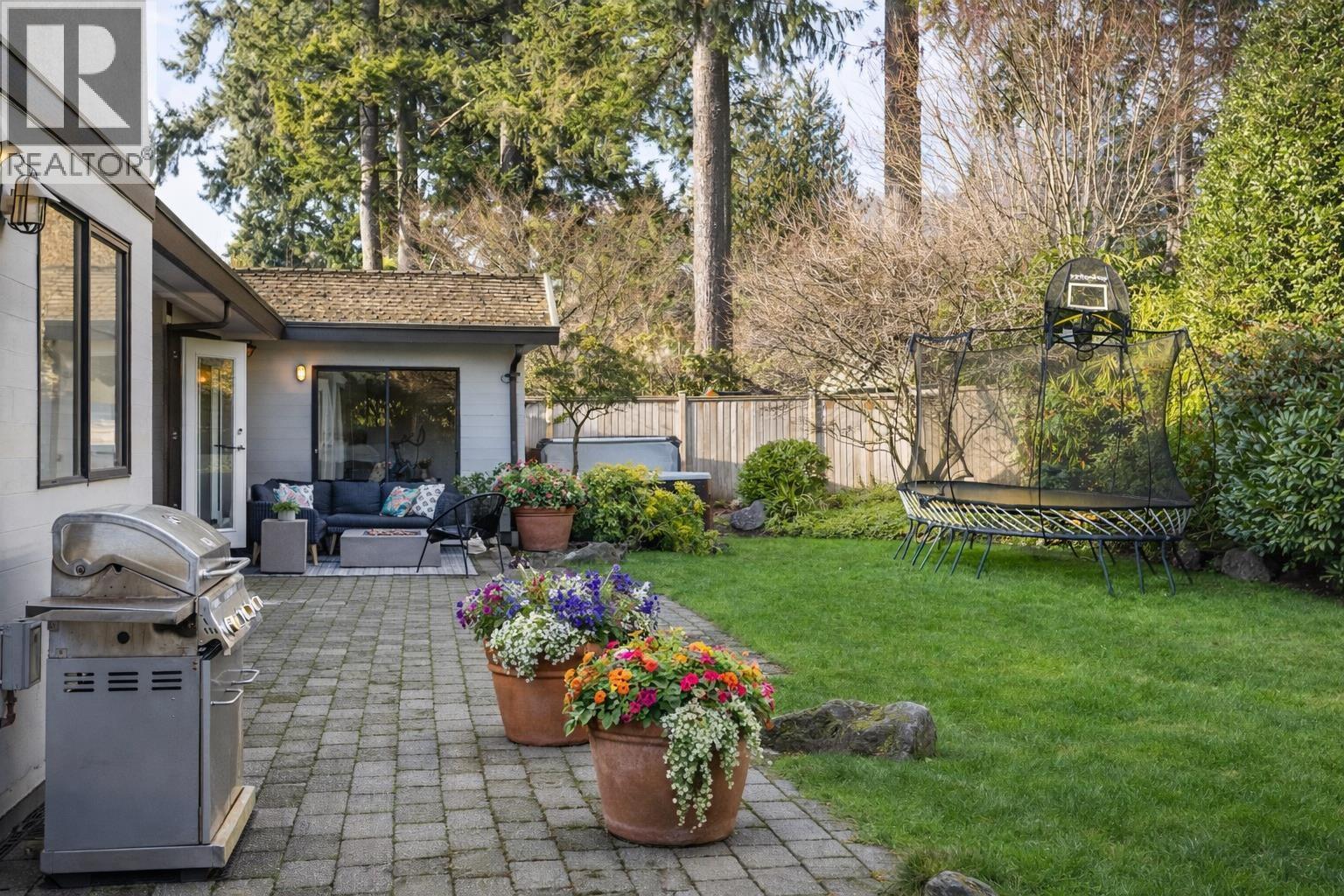 4198 SUNSET BOULEVARD, North Vancouver