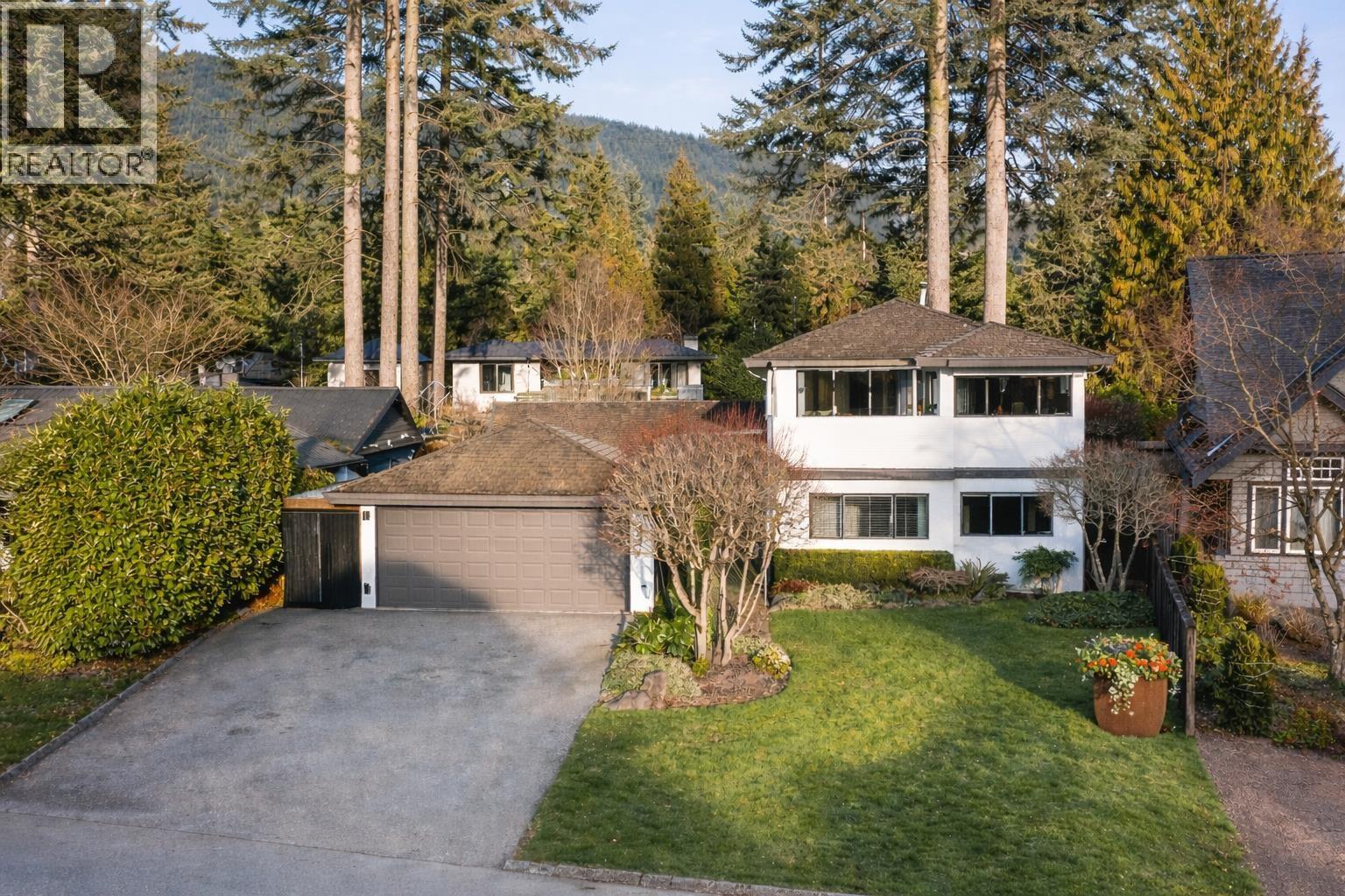 4198 SUNSET BOULEVARD, North Vancouver