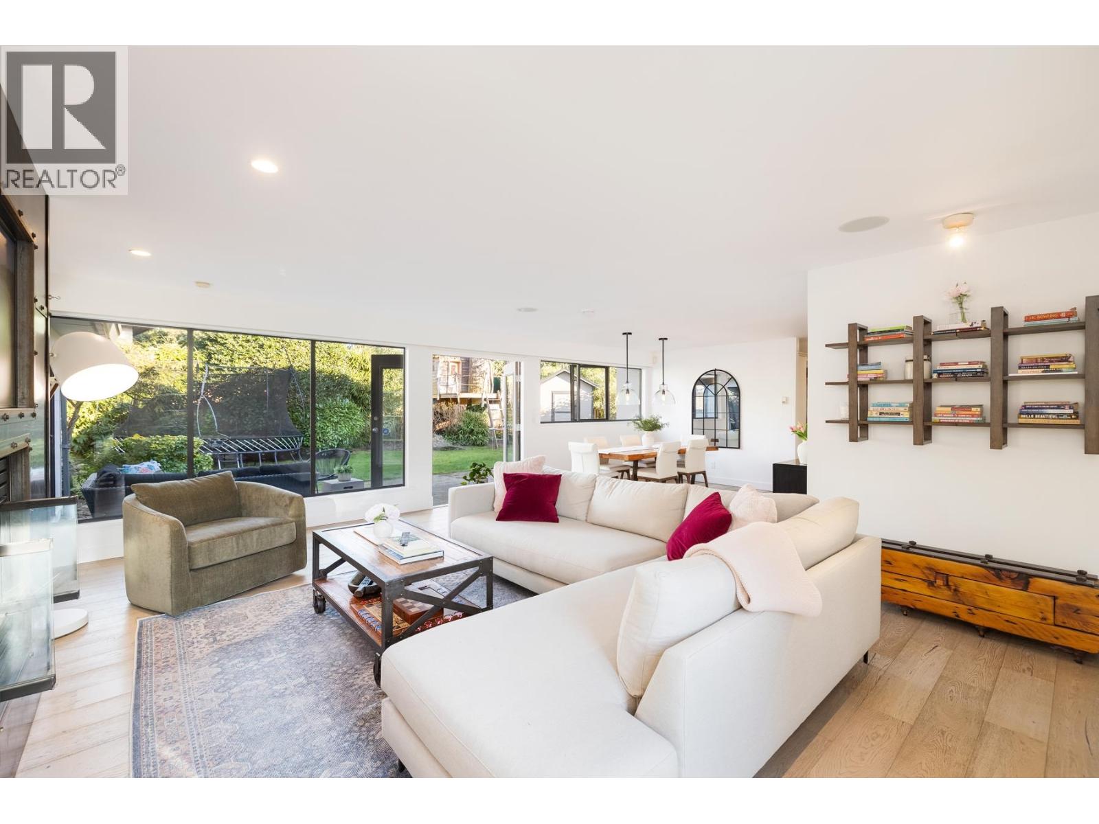 4198 SUNSET BOULEVARD, North Vancouver