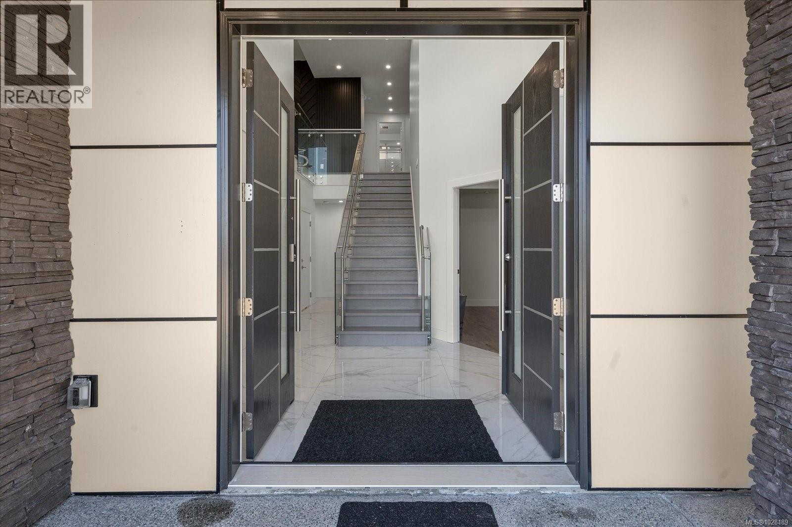 405 COLONIA DR S - 4