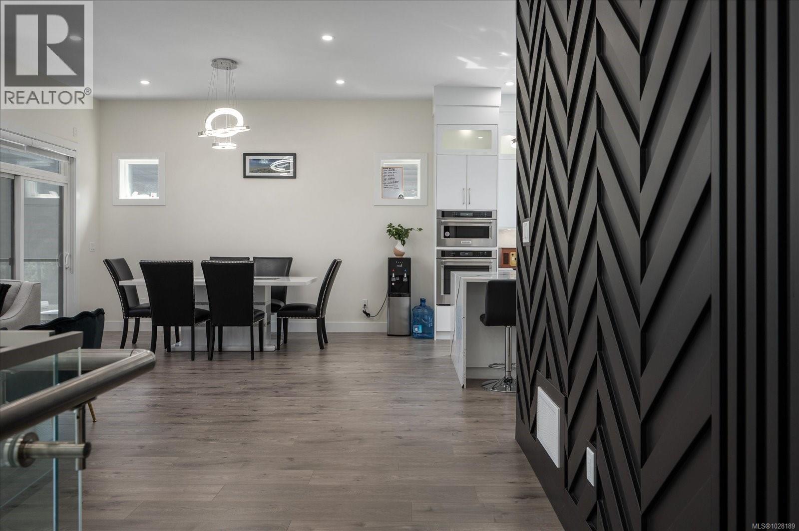 405 COLONIA DR S - 8