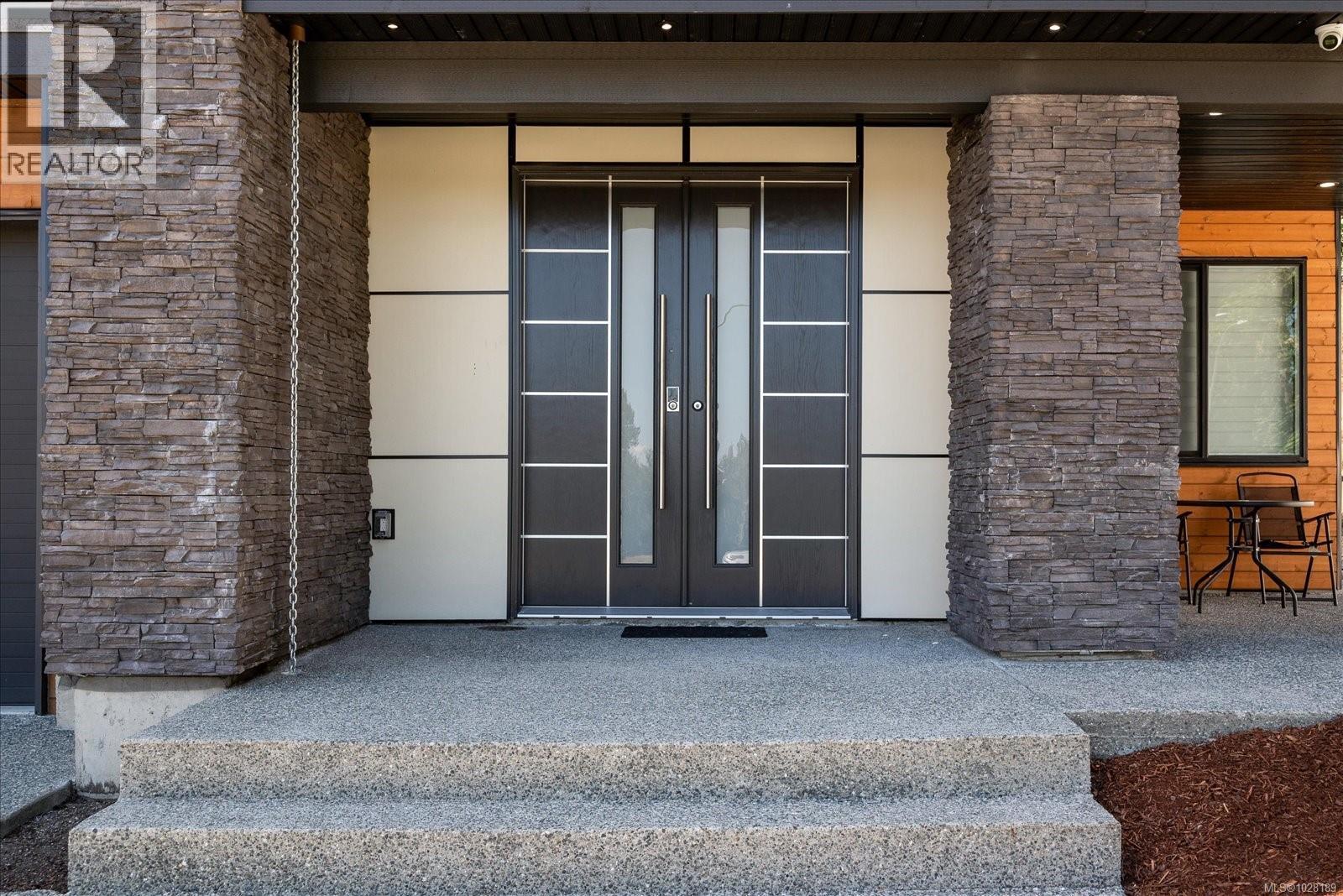 405 COLONIA DR S - Image 3