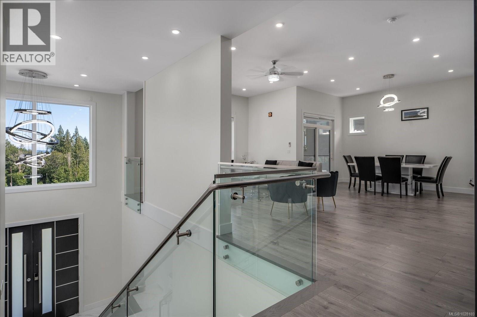 405 COLONIA DR S - 7