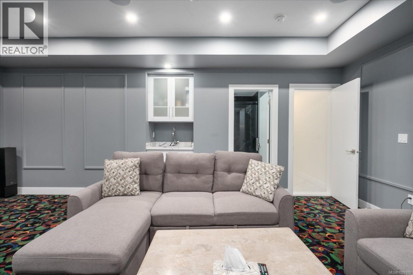 405 COLONIA DR S - 45