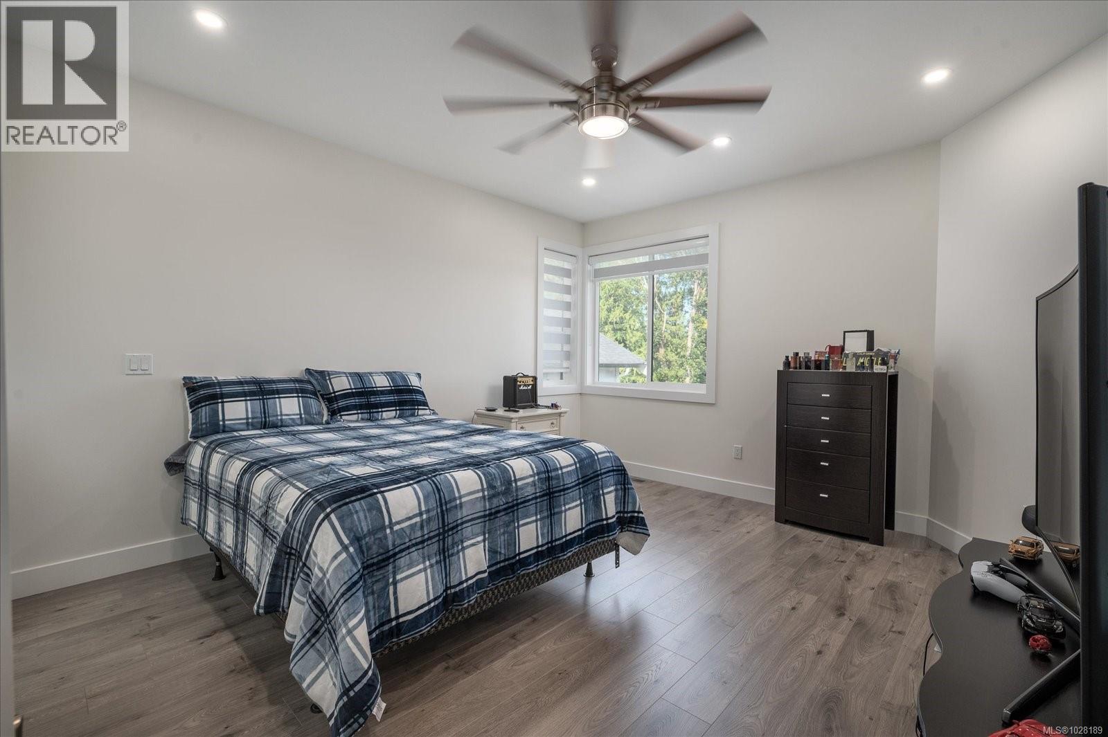 405 COLONIA DR S - 29