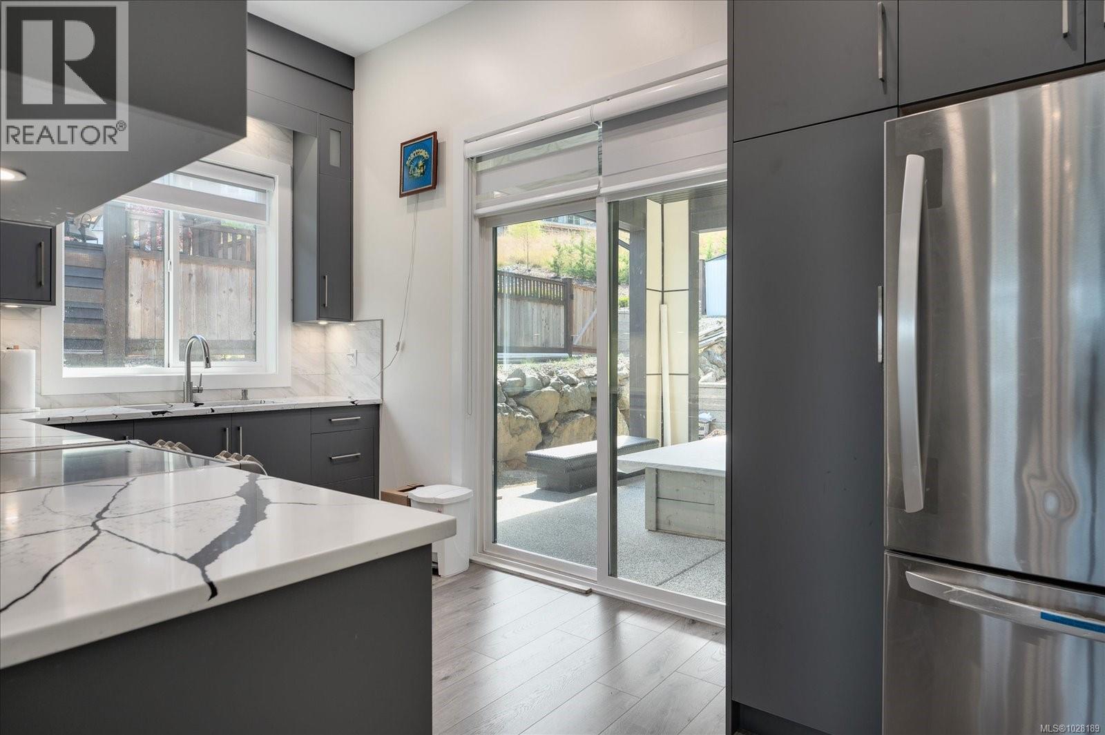 405 COLONIA DR S - 25