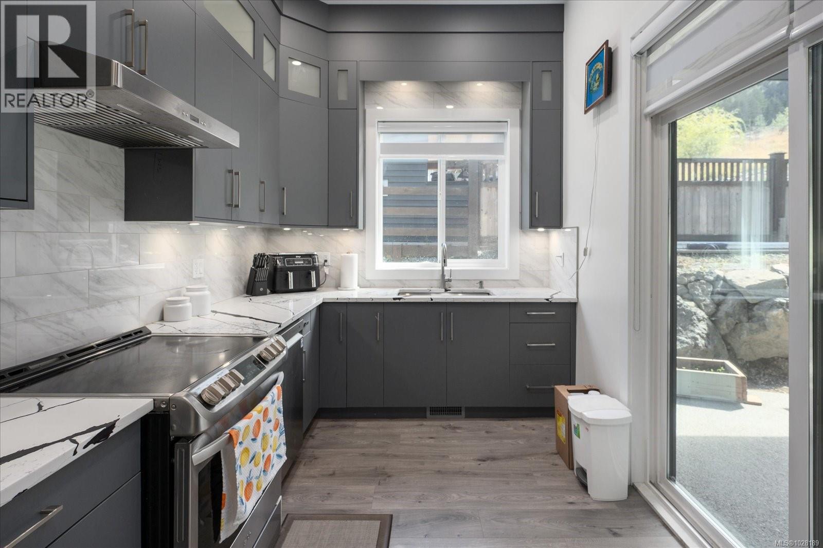 405 COLONIA DR S - 26