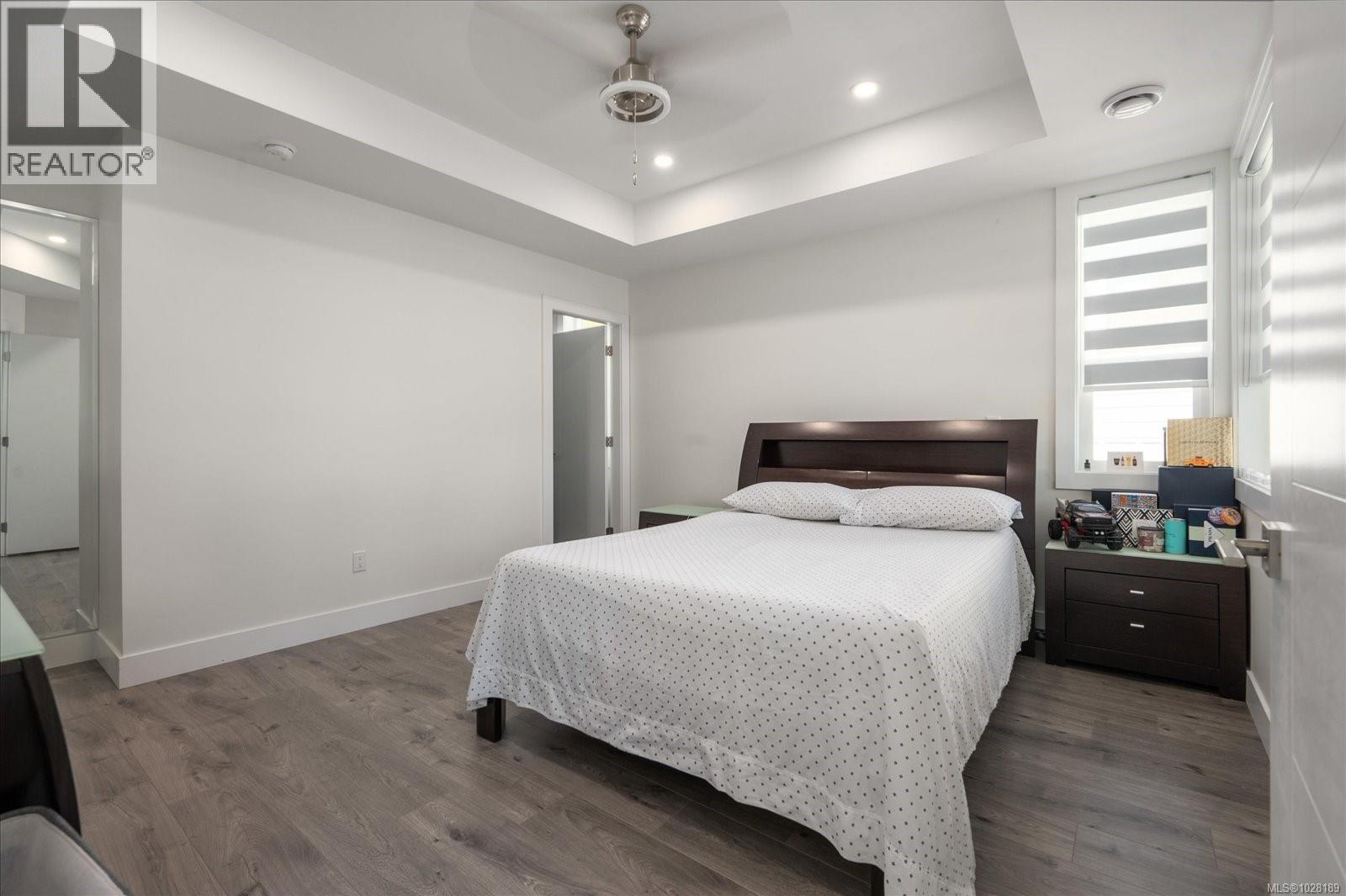 405 COLONIA DR S - 40