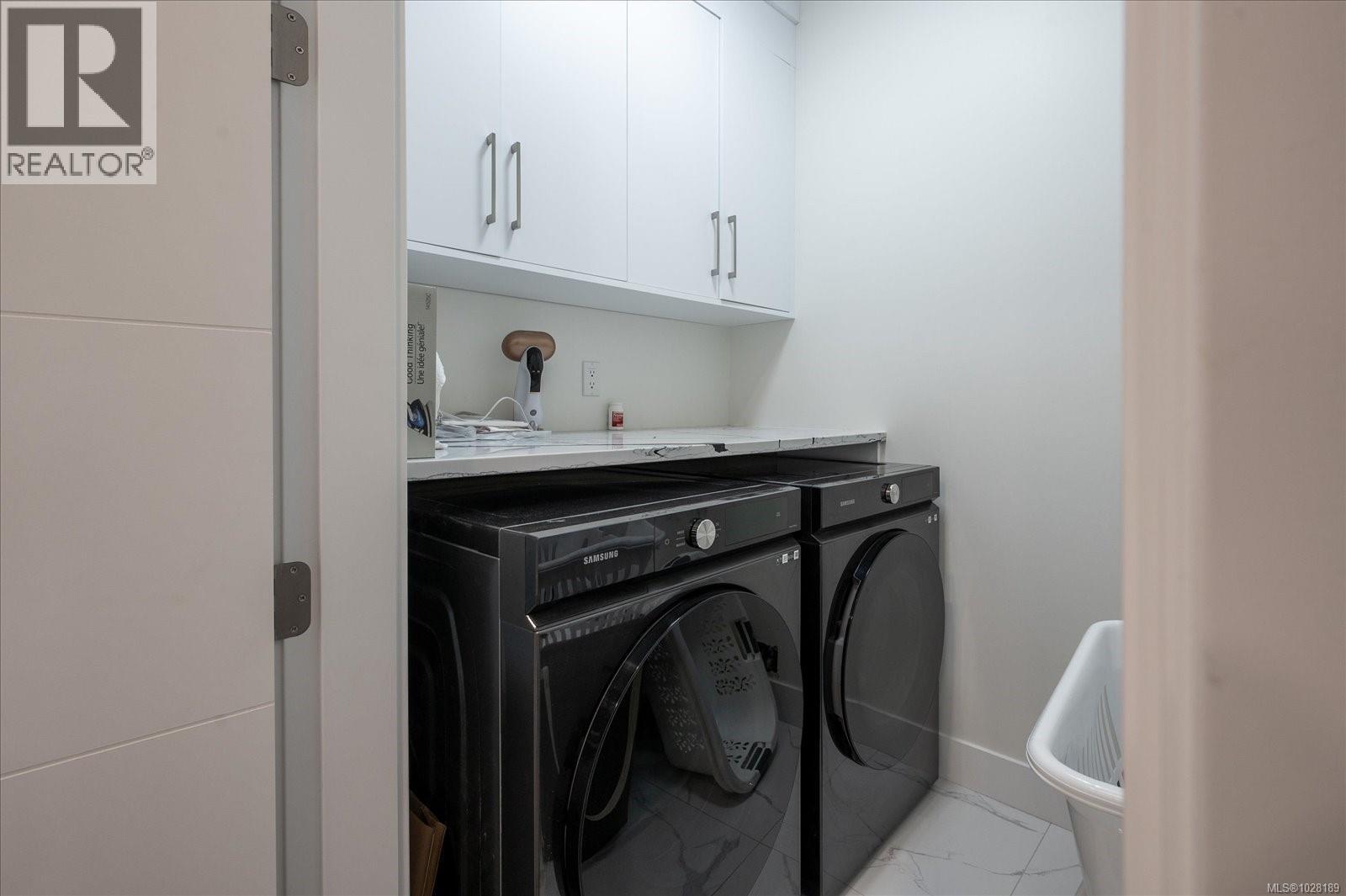 405 COLONIA DR S - 37