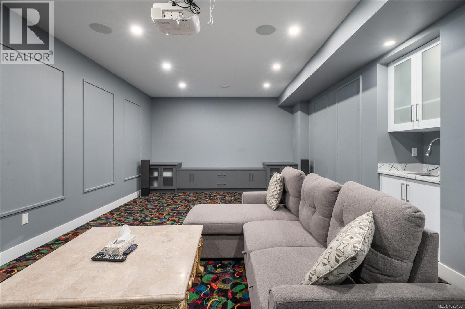 405 COLONIA DR S - 44