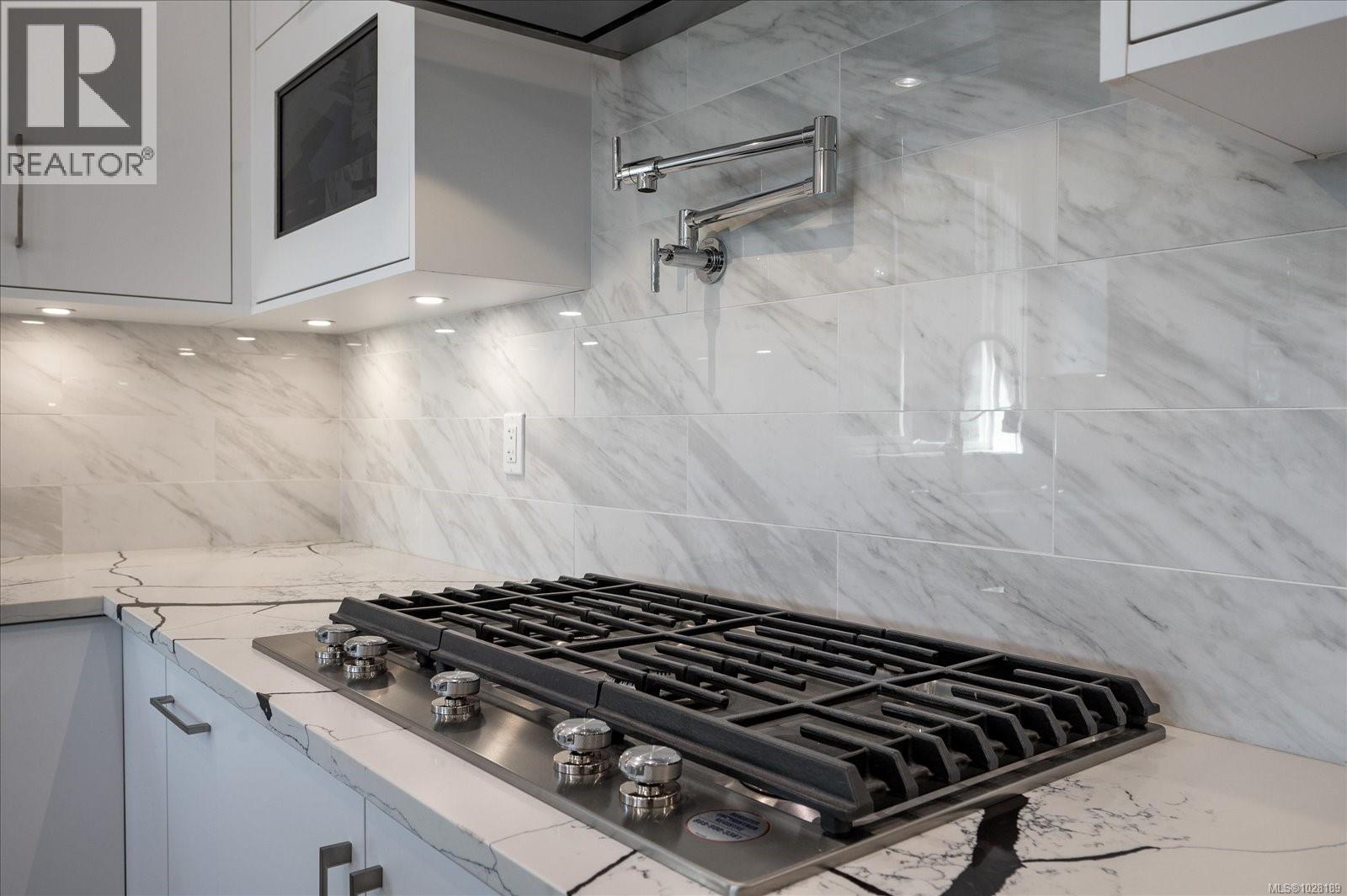 405 COLONIA DR S - 24