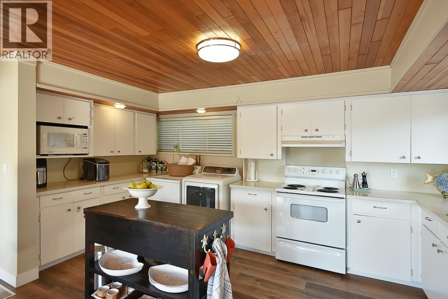 4279 FRANCIS PENINSULA ROAD, Madeira Park