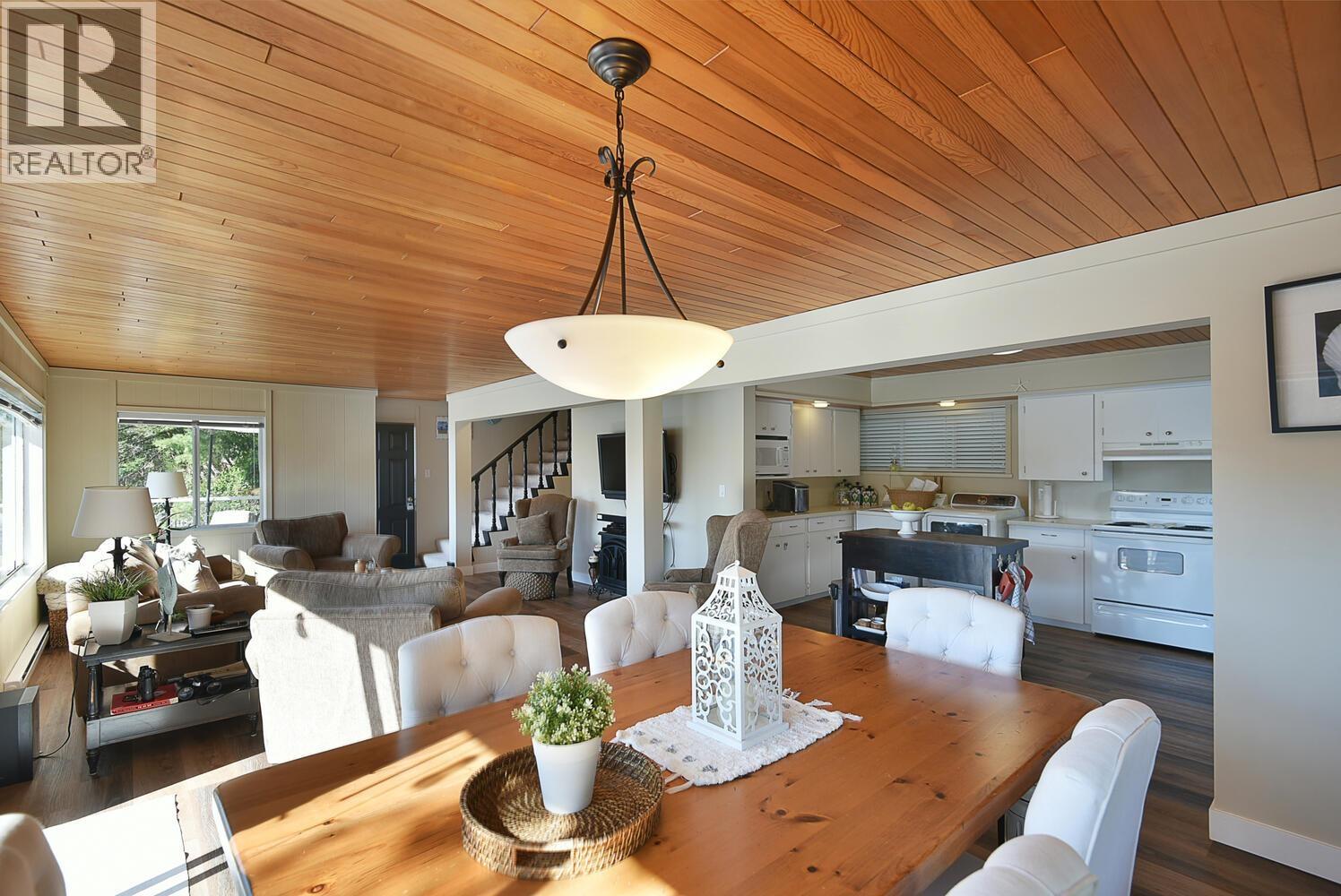 4279 FRANCIS PENINSULA ROAD, Madeira Park