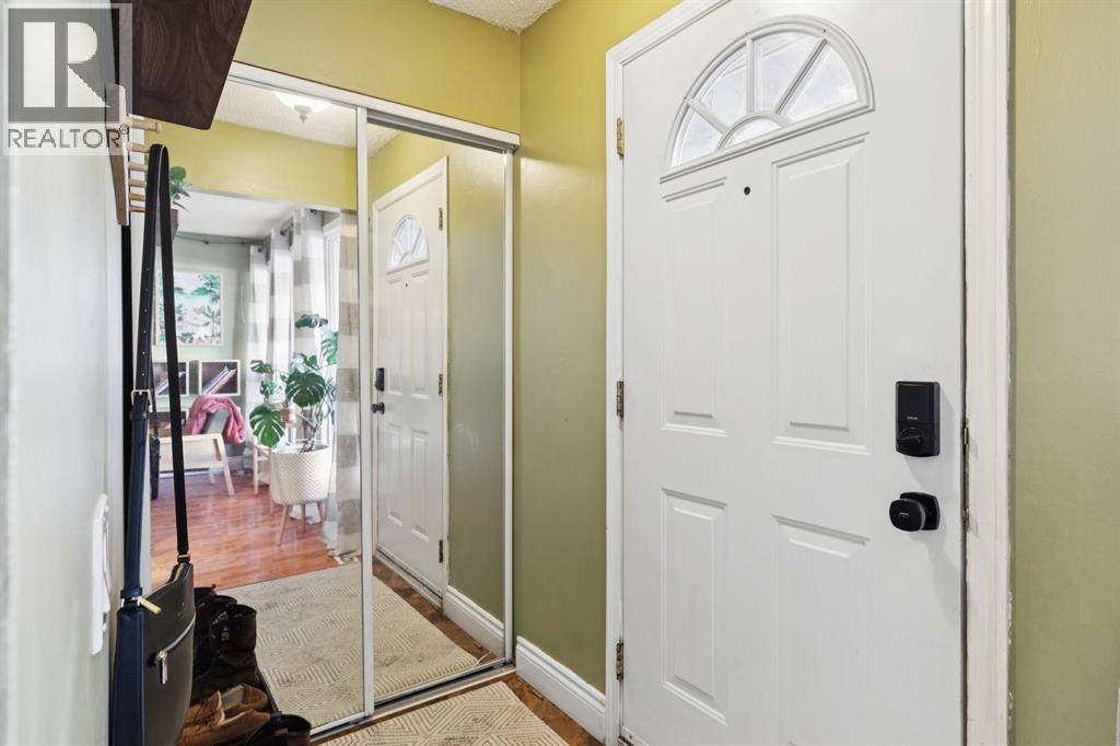 Single Family House for Sale in    Avenue NW Varsity Calgary 