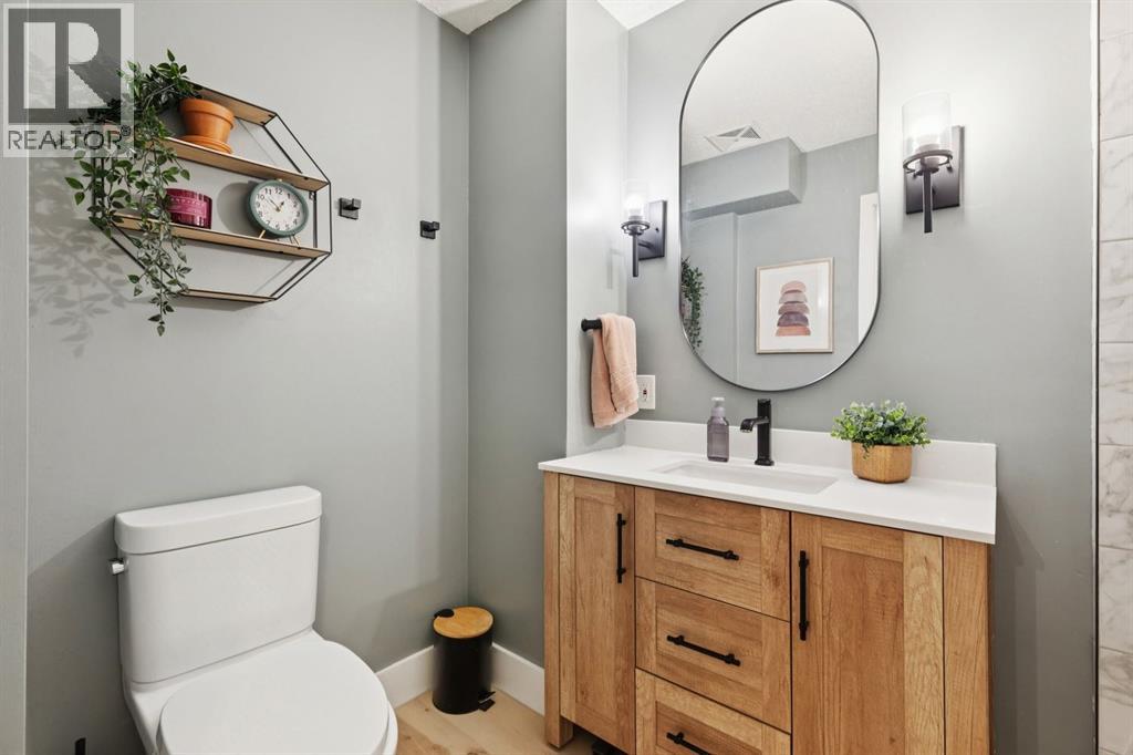 Single Family House for Sale in    Avenue NW Varsity Calgary 