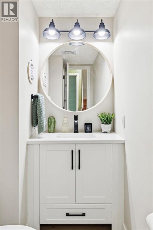 Single Family House for Sale in    Avenue NW Varsity Calgary 