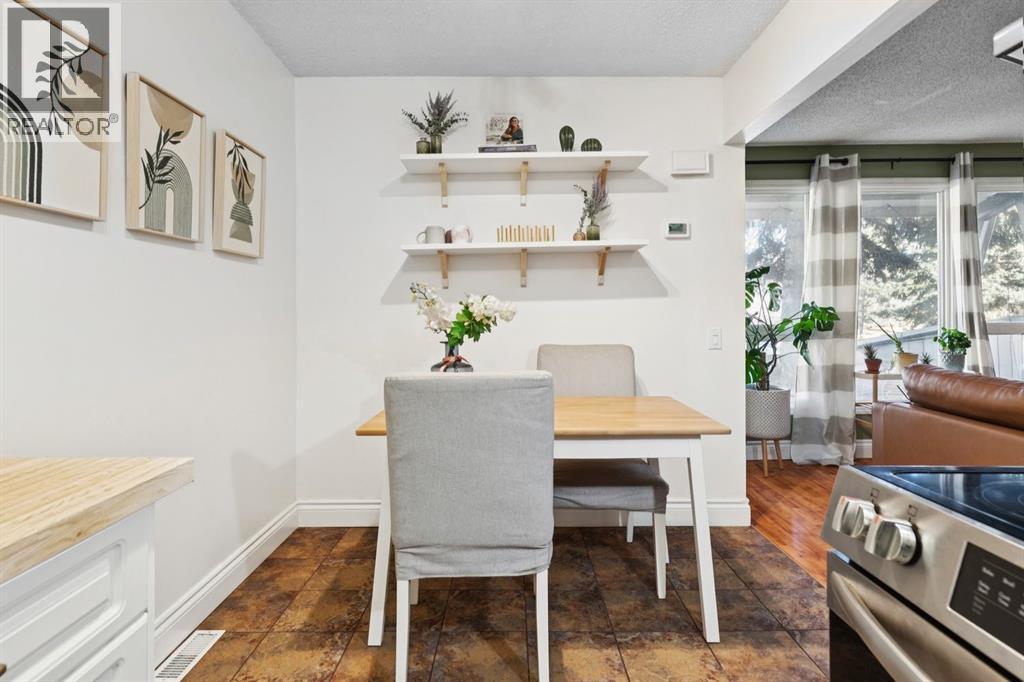 Single Family House for Sale in    Avenue NW Varsity Calgary 