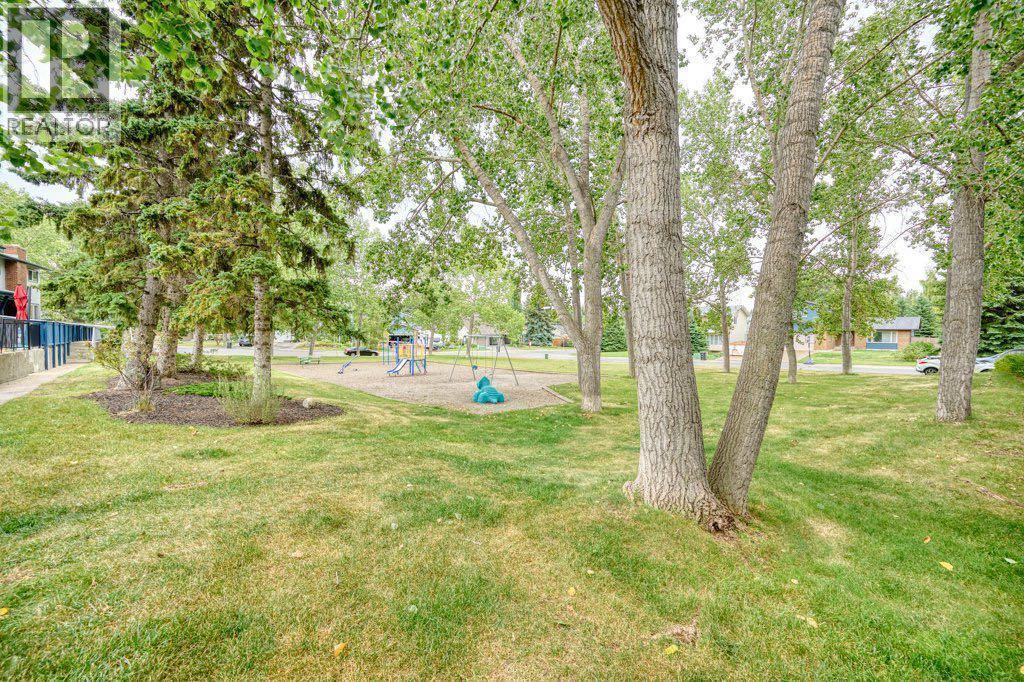 Single Family House for Sale in    Avenue NW Varsity Calgary 
