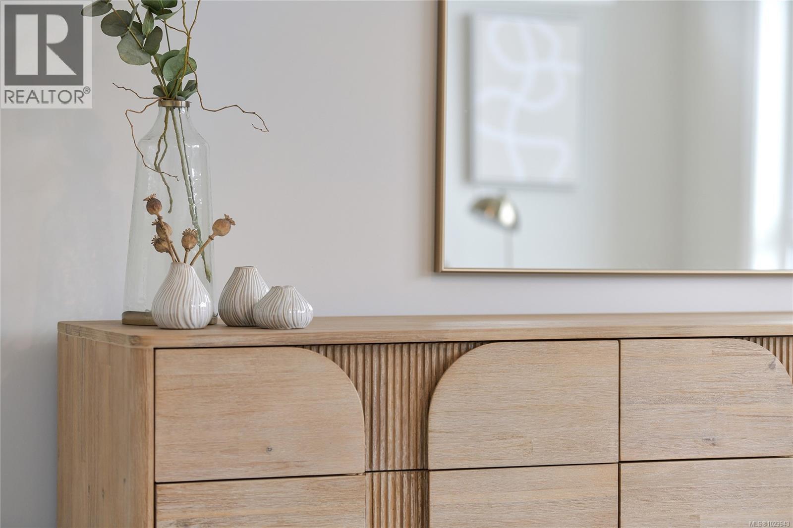 #114 2950 CONSTELLATION AVE - 37