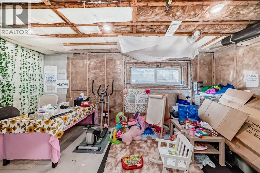 
          333 Taralake Way Northeast
            <br/>
            <span>Calgary</span>
            , 
            <span>AB</span>
             <span>T3J0R5</span>
        