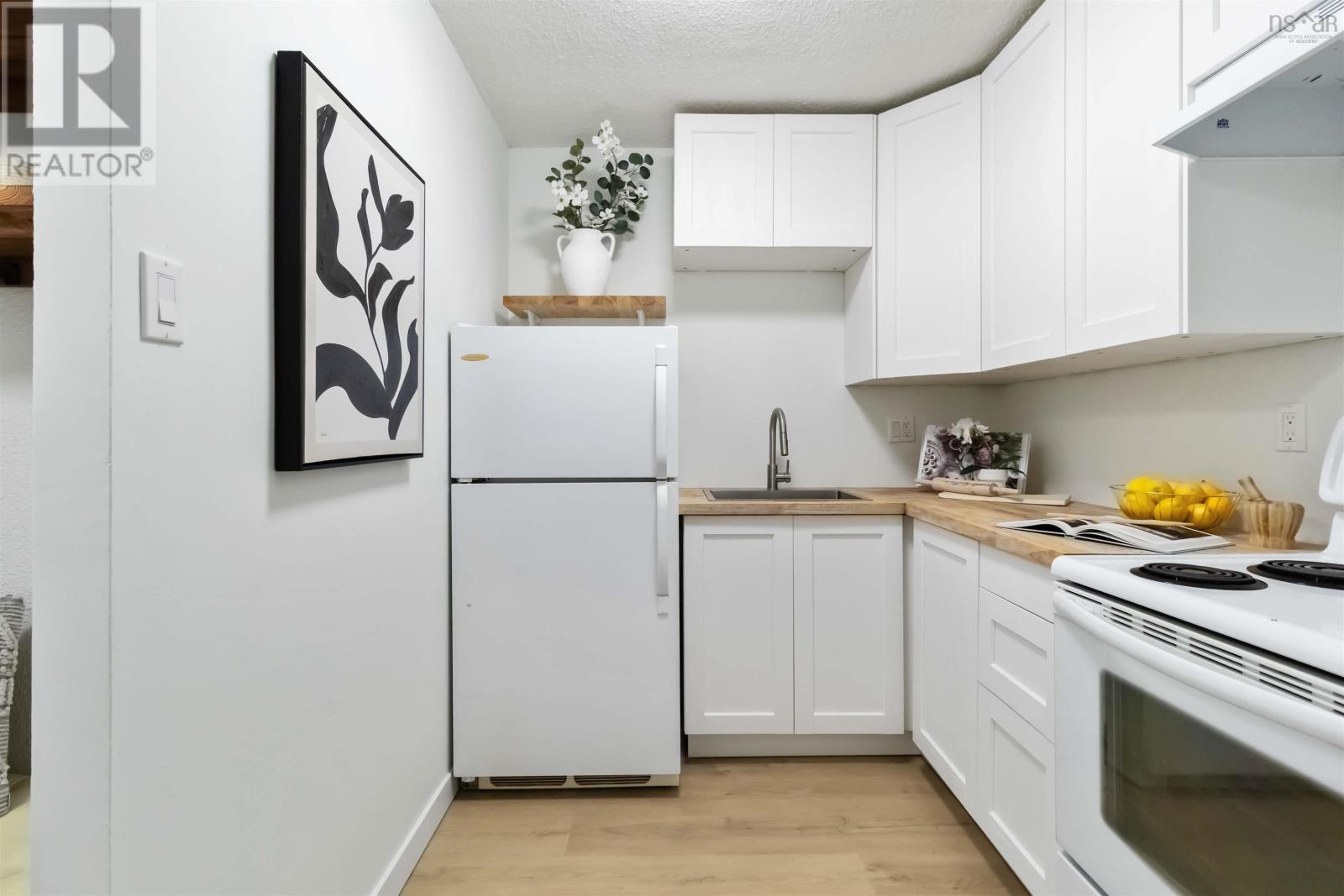 Property 18 of 25 of 1105 5572 North Ridge Road