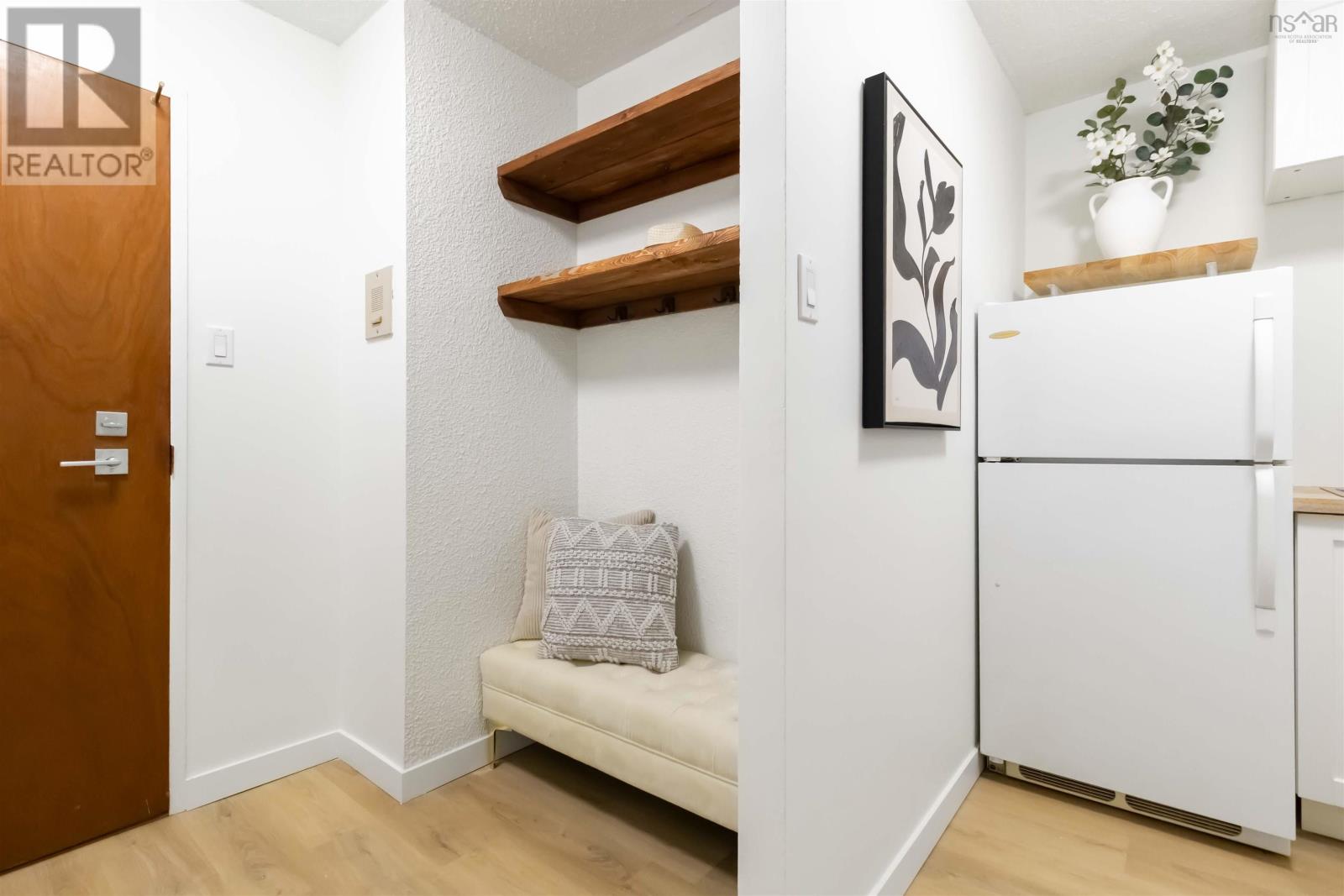 Property 17 of 25 of 1105 5572 North Ridge Road