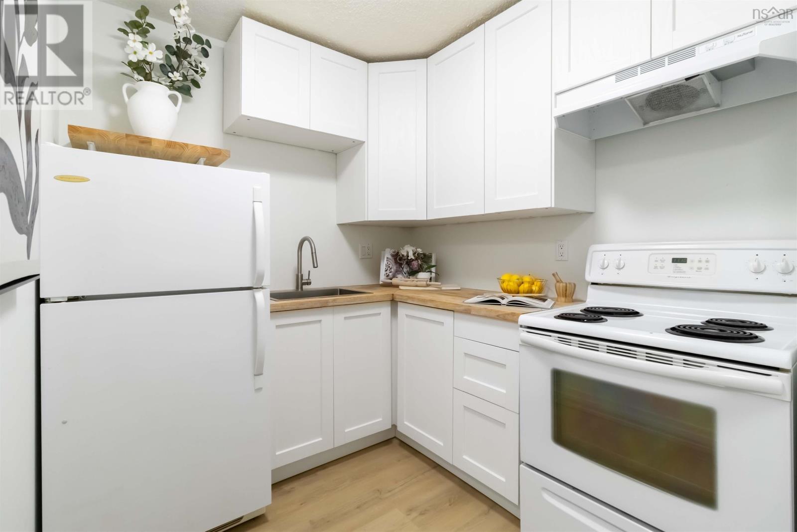 Property 23 of 25 of 1105 5572 North Ridge Road