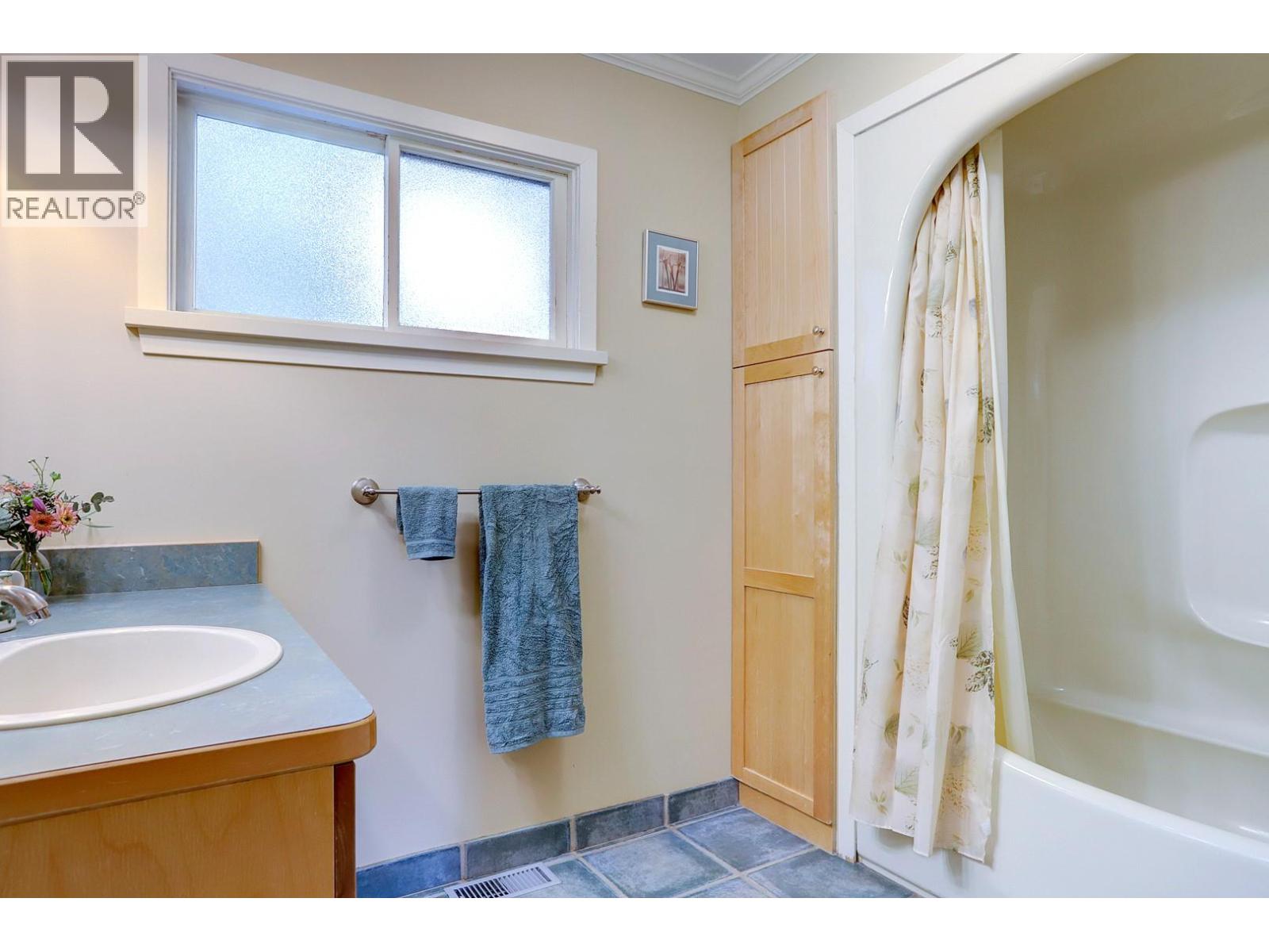 5051 11 Street NE, Salmon Arm