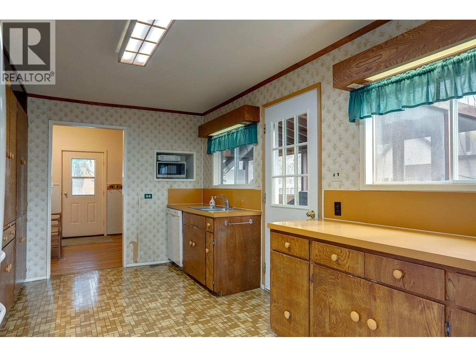 5051 11 Street NE, Salmon Arm