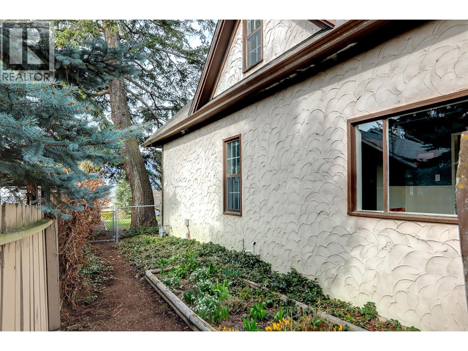 5051 11 Street NE, Salmon Arm