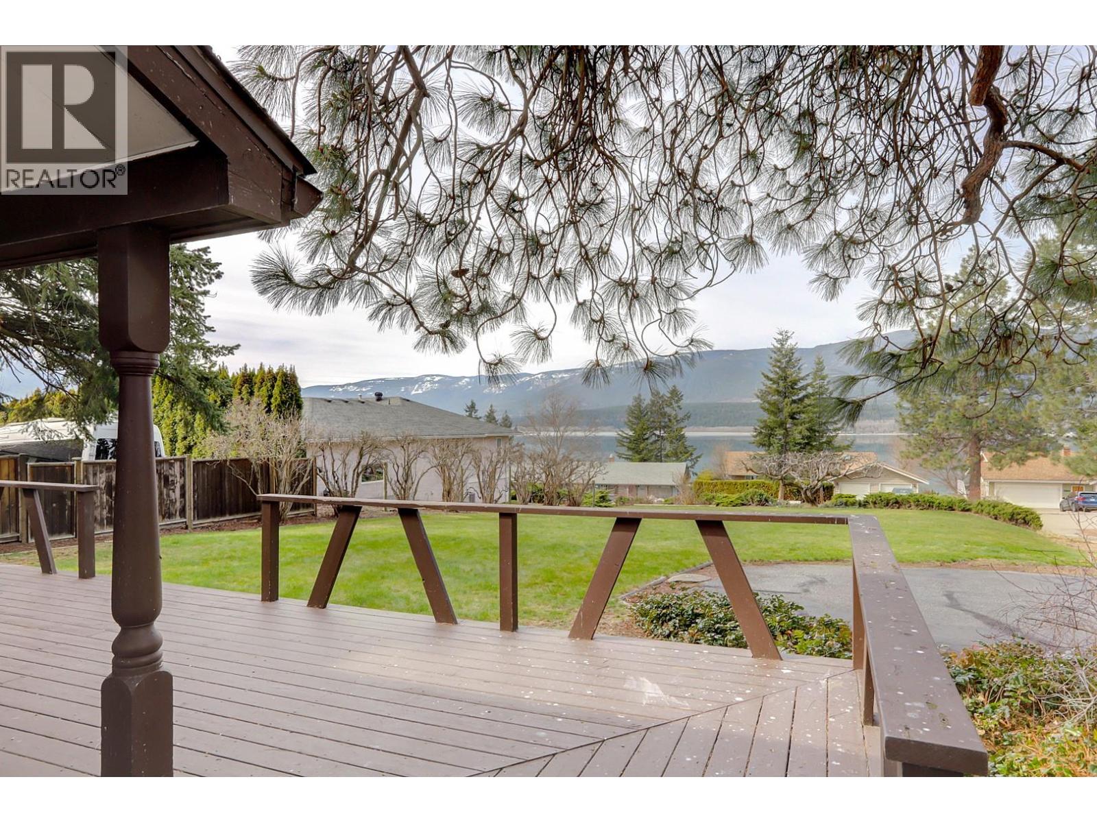 5051 11 Street NE, Salmon Arm
