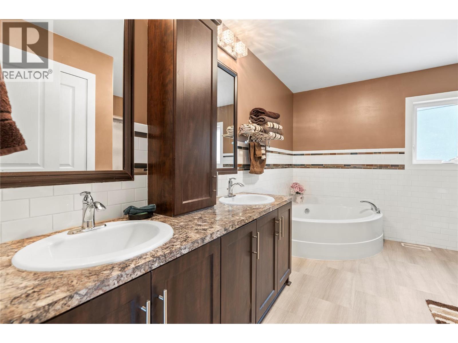 272 Lumby-Mabel Lake Road, Lumby