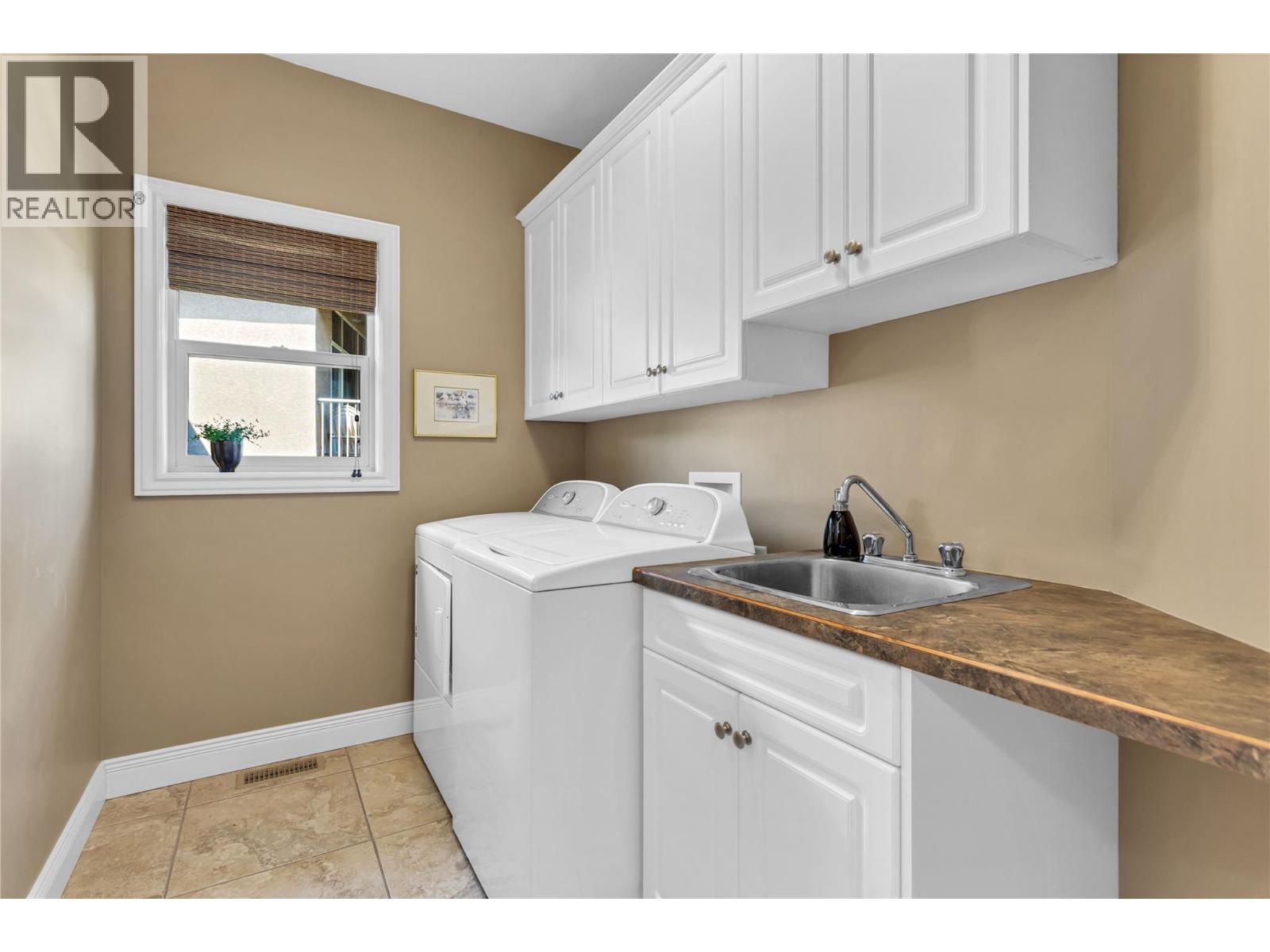 1108 ARBOR VIEW Drive, Kelowna