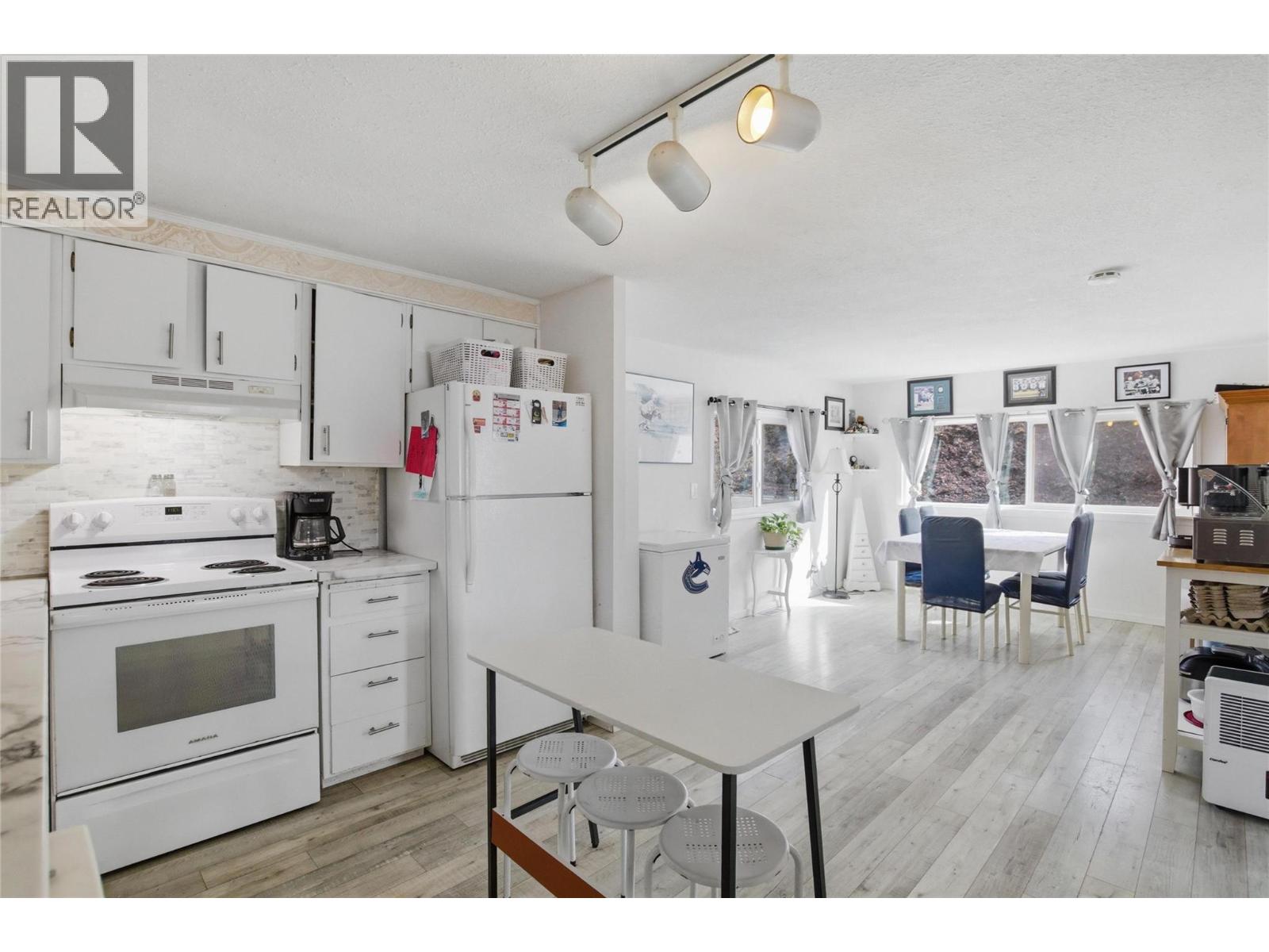 4 JASPER Drive, Logan Lake