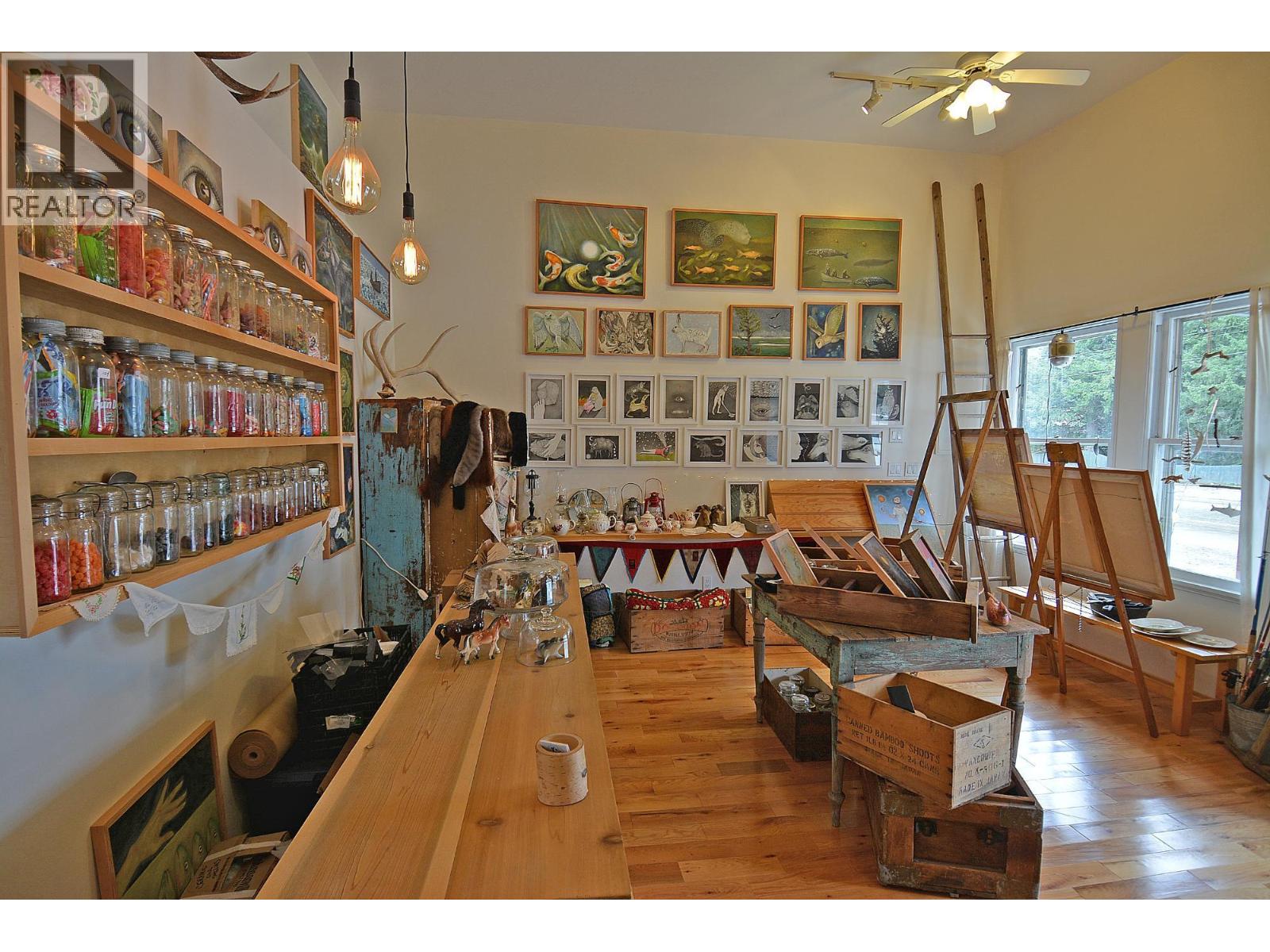 124 LAKE Avenue, Silverton