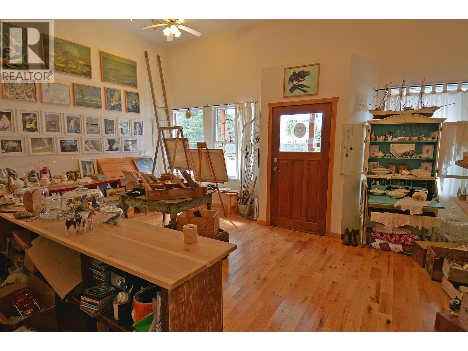 124 LAKE Avenue, Silverton