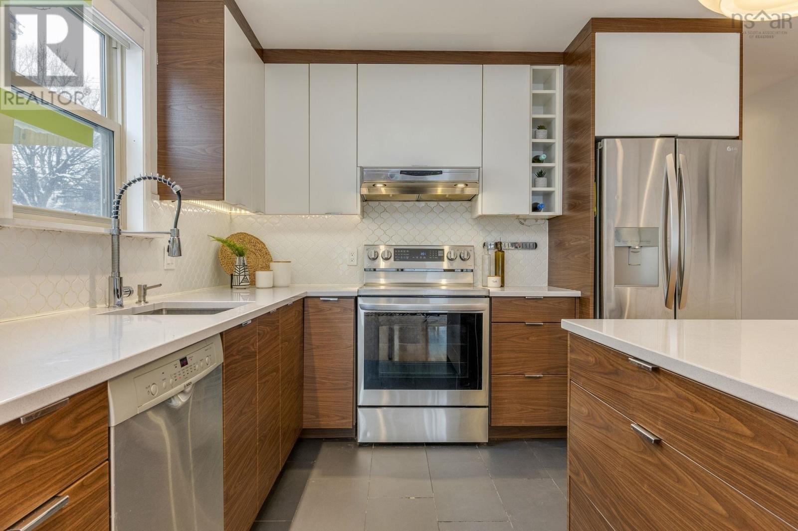 Property 17 of 40 of 2572 Brunswick Street