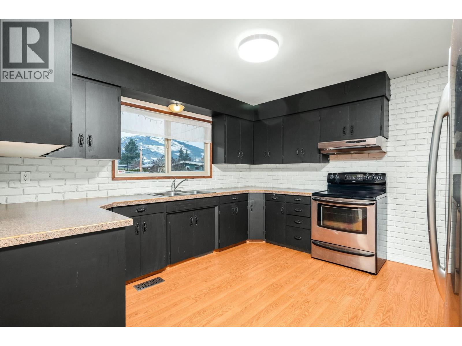  331 Sibbald Street, Revelstoke