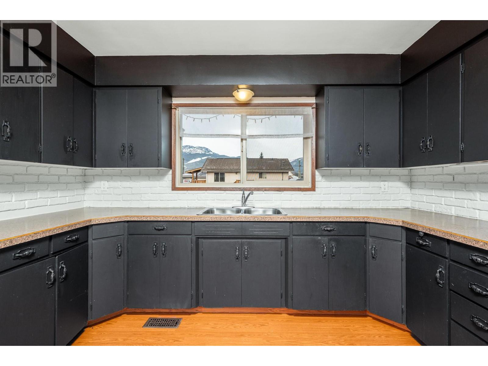  331 Sibbald Street, Revelstoke