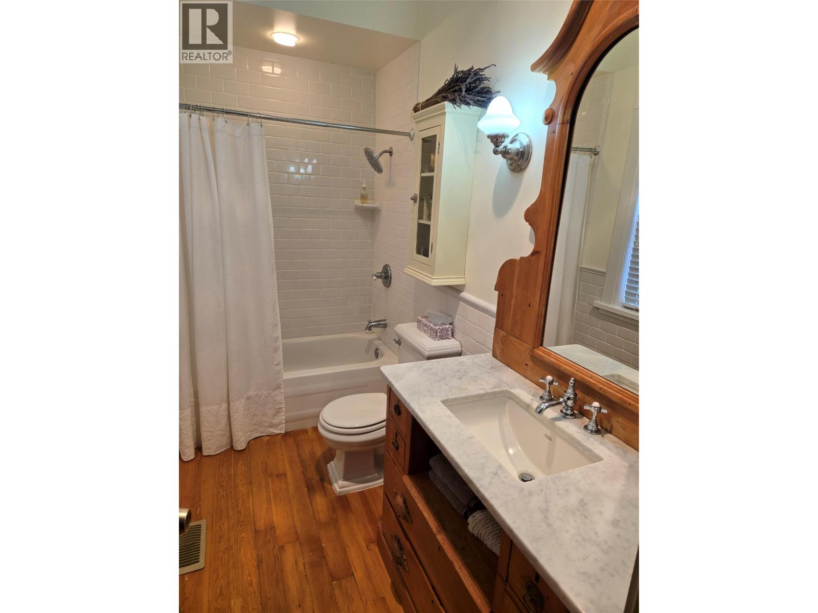  4462 Salmon River Road, Spallumcheen