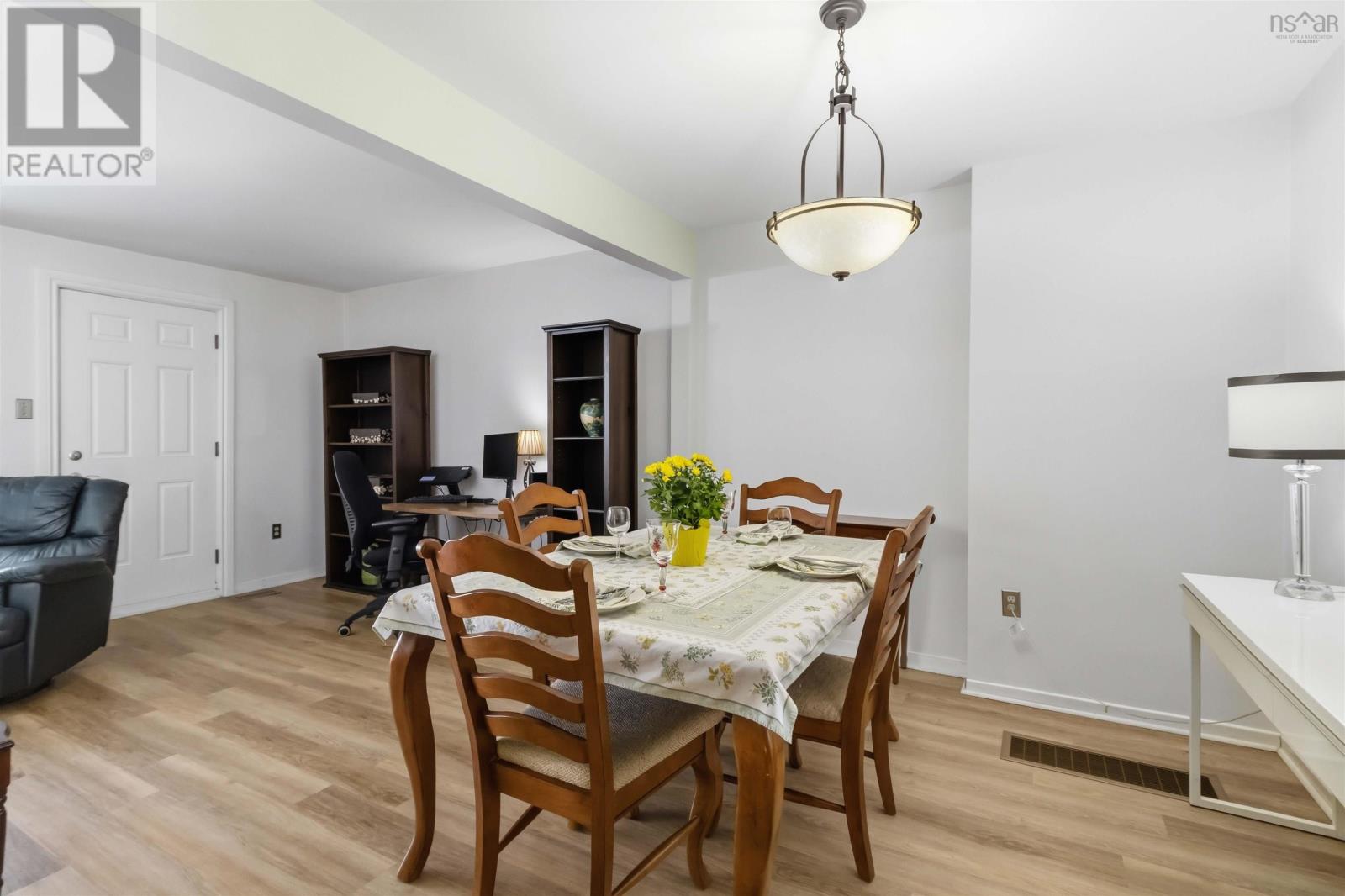 Property 46 of 48 of 103 Forestside Crescent