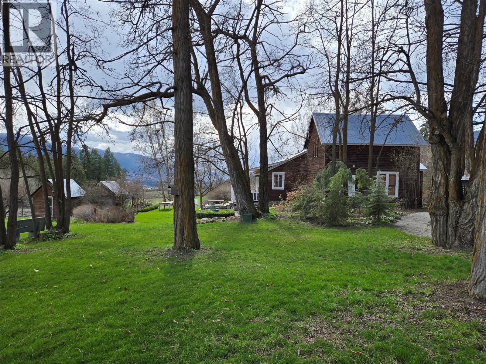 4462 Salmon River Road, Spallumcheen